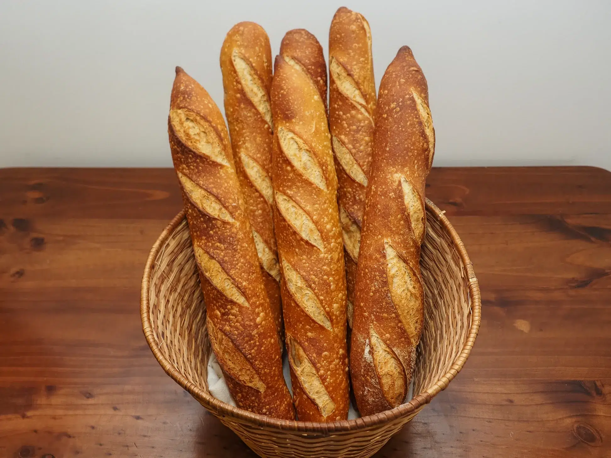 ce boulanger meilleur ouvrier de france est très clair, une baguette ne se mange absolument pas de cette façon